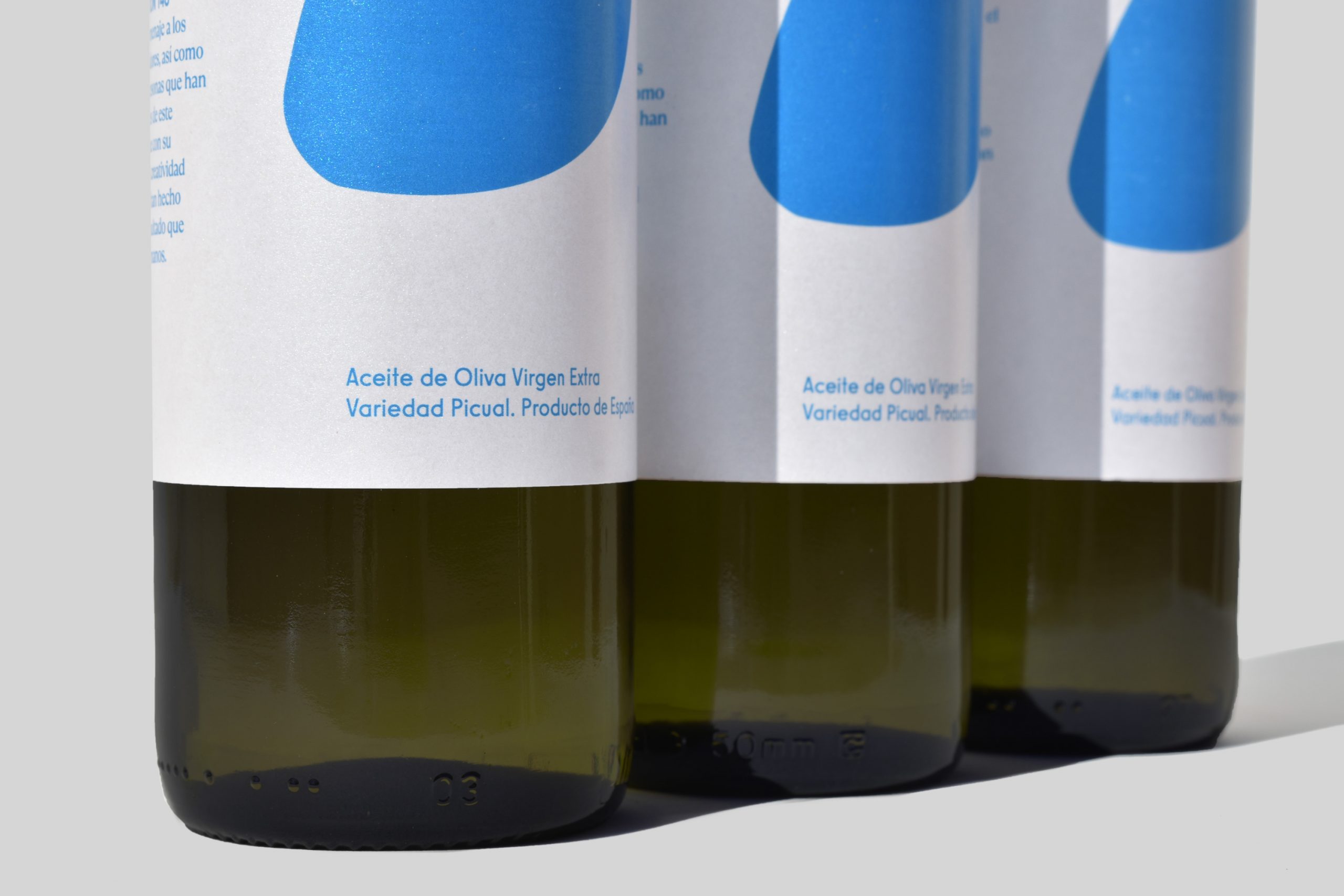 Detalle etiqueta. Diseño packaging Coovihal AOVE Mediodía Estudio